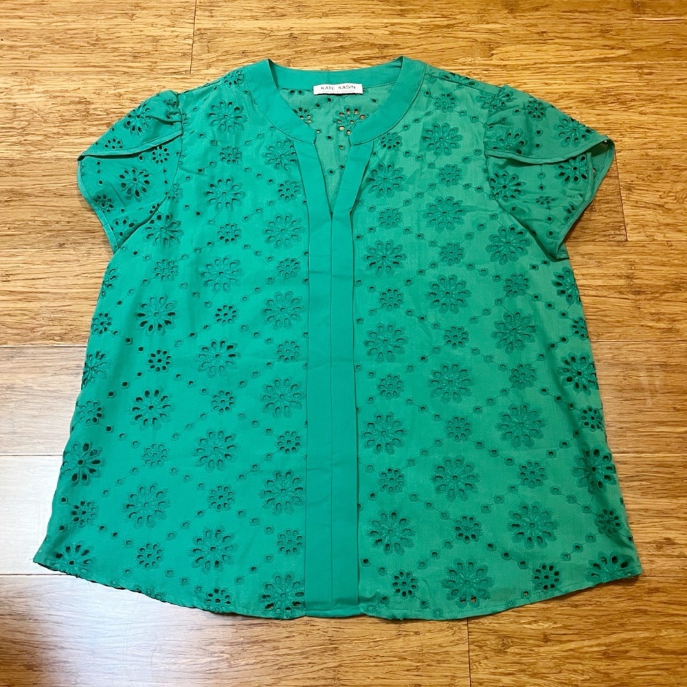 Kate Kasin Green Eyelet Lace Blouse | Short Petal Sleeves | NWOT | Size Large - Picture 9 of 16